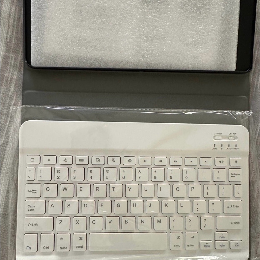 iPad Pro 11 Keyboard + Case for 2018 iPad
Nice glitter light pink see pictures